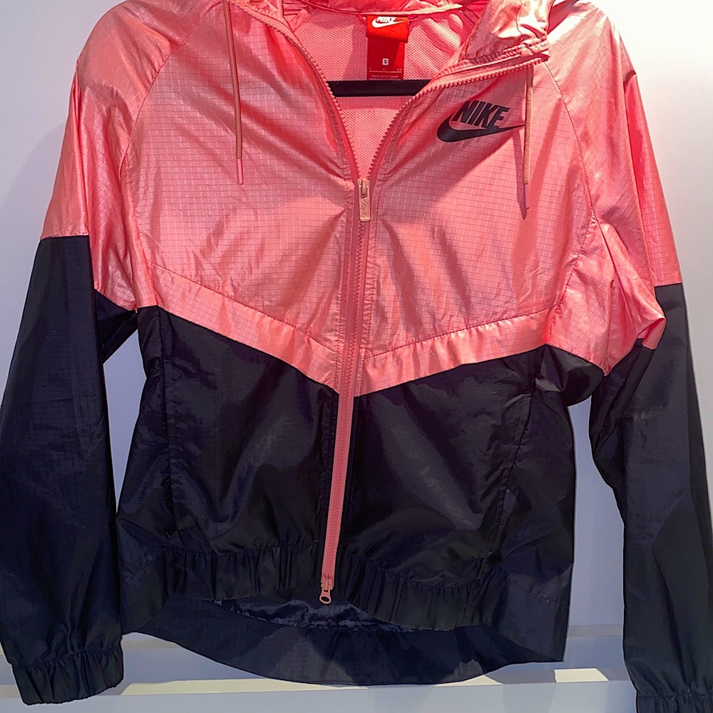Women’s Nike wind breaker jacket perfect condition